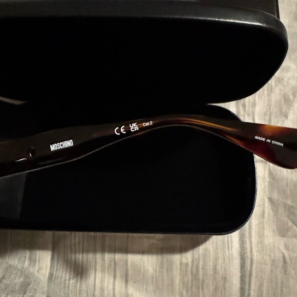 NWOT Moschino Havana Cat Eye Sunglasses $255 - New in Box - Picture 7 of 7